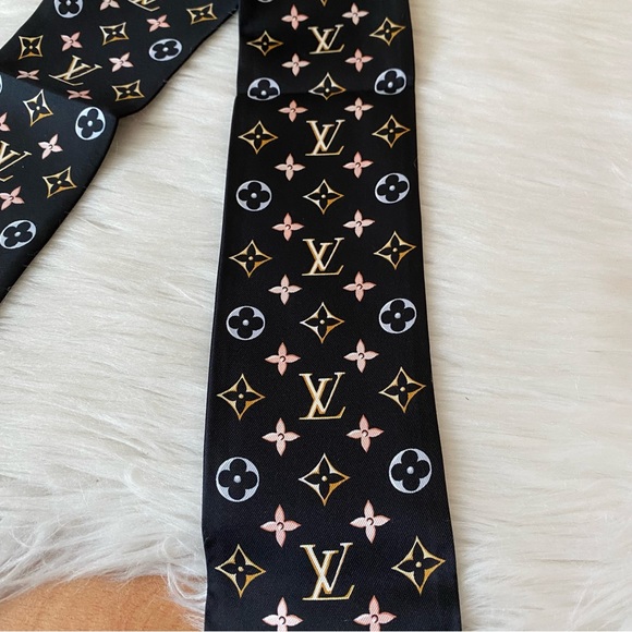 Louis Vuitton Silk Vivienne  and Beyond Bandeau - Picture 9 of 15